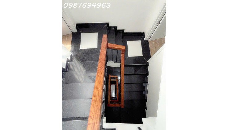 Q10 KHU VIP THÀNH THÁI 5 TẦNG BTCT HXH 3.3x12.8M 5PN 5WC CHỈ 9T HƠN TL